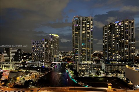 Condo in Miami, Florida, 1 bedroom  № 2066143 - photo 13