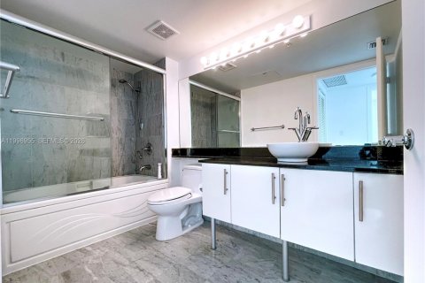 Condo in Miami, Florida, 1 bedroom  № 2066143 - photo 12