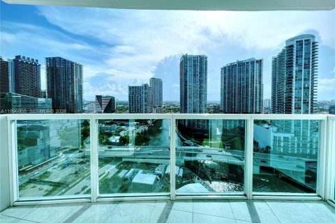 Condominio en Miami, Florida, 1 dormitorio  № 2066143