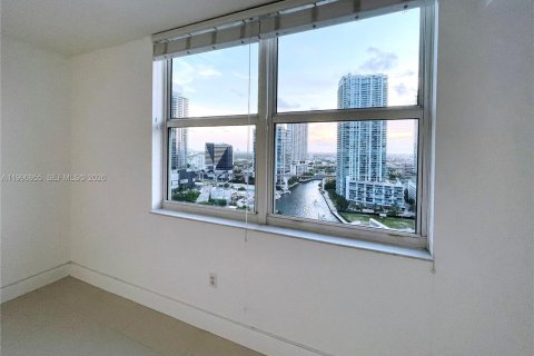 Condo in Miami, Florida, 1 bedroom  № 2066143 - photo 10