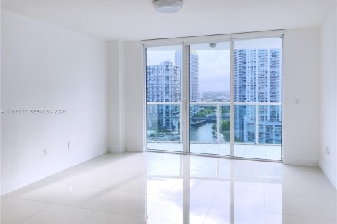 Condo in Miami, Florida, 1 bedroom  № 2066143 - photo 4