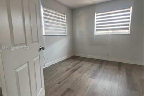 Снять в аренду виллу или дом в Холливуд, Флорида 1 спальня, 179.39м2, № 2028673 - фото 4