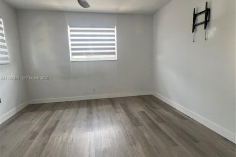 Снять в аренду виллу или дом в Холливуд, Флорида 1 спальня, 179.39м2, № 2028673 - фото 6