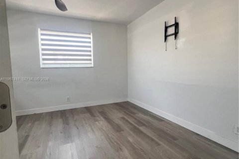 Снять в аренду виллу или дом в Холливуд, Флорида 1 спальня, 179.39м2, № 2028673 - фото 5