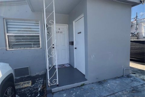 Снять в аренду виллу или дом в Холливуд, Флорида 1 спальня, 179.39м2, № 2028673 - фото 13