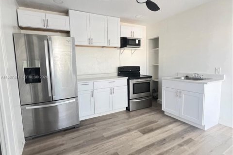 Дом в Холливуд, Флорида 1 спальня, 179.39м2 № 2028673