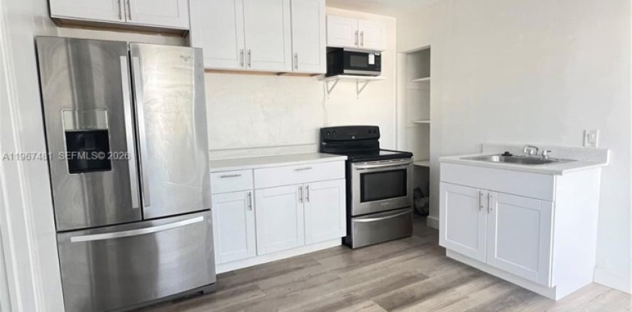 Дом в Холливуд, Флорида 1 спальня, 179.39м2 № 2028673