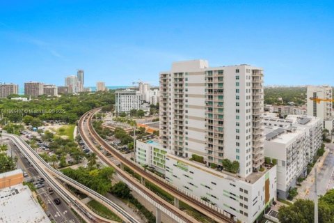 Condo in Miami, Florida, 1 bedroom  № 1933444 - photo 2
