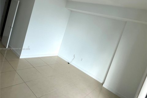 Condo in Miami, Florida, 1 bedroom  № 1933444 - photo 16