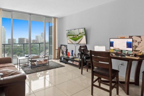 Condo in Miami, Florida, 1 bedroom  № 1933444 - photo 19