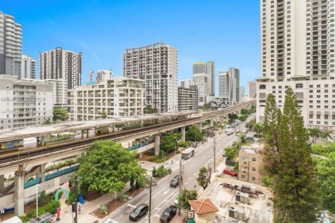 Condo in Miami, Florida, 1 bedroom  № 1933444 - photo 4