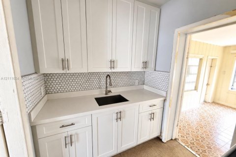Villa ou maison à louer à Miami, Floride: 3 chambres, 126.9 m2 № 2431271 - photo 3