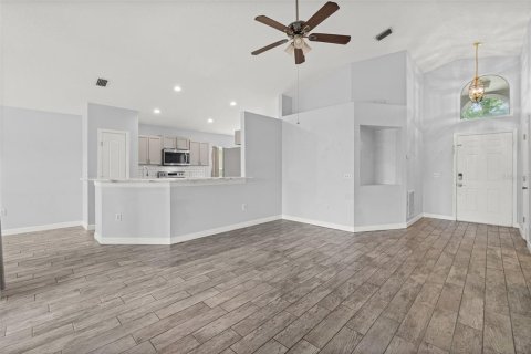 House in Merrit Island, Florida 3 bedrooms, 130.16 sq.m. № 1717365 - photo 2
