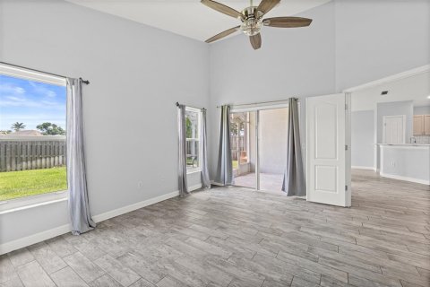 House in Merrit Island, Florida 3 bedrooms, 130.16 sq.m. № 1717365 - photo 8