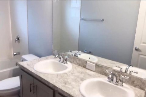 House in Haines City, Florida 4 bedrooms, 190.73 sq.m. № 1915446 - photo 9