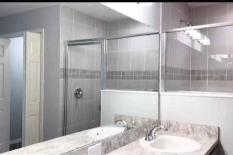 House in Haines City, Florida 4 bedrooms, 190.73 sq.m. № 1915446 - photo 8