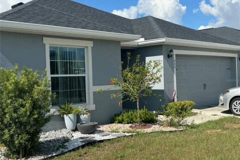 House in Haines City, Florida 4 bedrooms, 190.73 sq.m. № 1915446 - photo 1