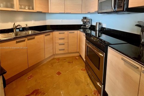 Condo in Sunny Isles Beach, Florida, 2 bedrooms  № 2018475 - photo 11