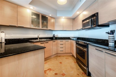 Condo in Sunny Isles Beach, Florida, 2 bedrooms  № 2018475 - photo 7