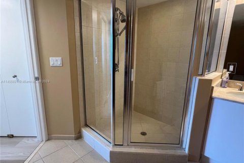 Condo in Sunny Isles Beach, Florida, 2 bedrooms  № 2018475 - photo 22