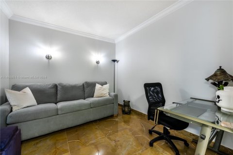 Condo in Sunny Isles Beach, Florida, 2 bedrooms  № 2018475 - photo 29