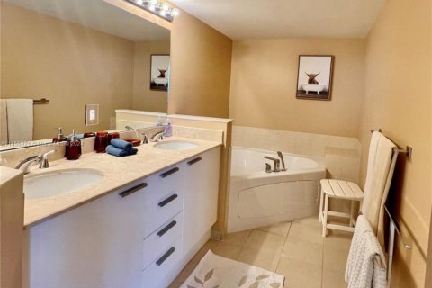 Condo in Sunny Isles Beach, Florida, 2 bedrooms  № 2018475 - photo 19