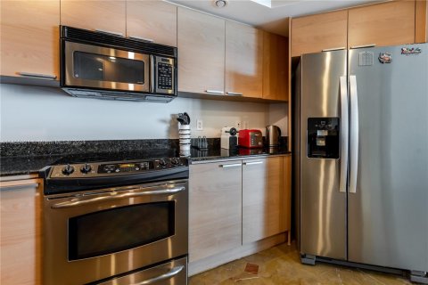 Condo in Sunny Isles Beach, Florida, 2 bedrooms  № 2018475 - photo 8