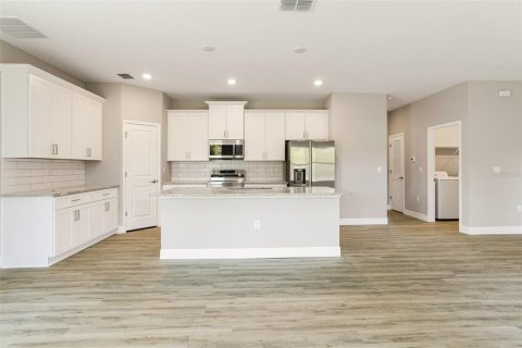 House in North Port, Florida 4 bedrooms, 184.88 sq.m. № 1723327 - photo 7