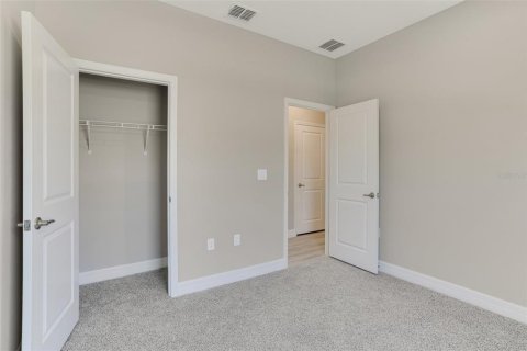 House in North Port, Florida 4 bedrooms, 184.88 sq.m. № 1723327 - photo 24