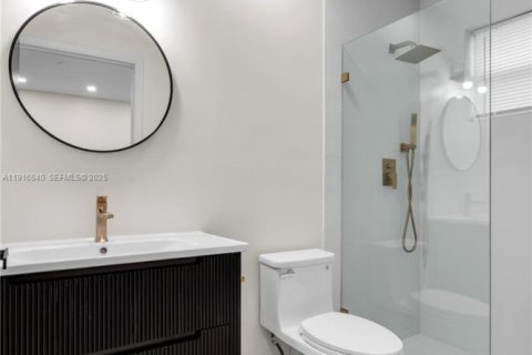 House in Miami, Florida 4 bedrooms, 113.71 sq.m. № 1990050 - photo 12