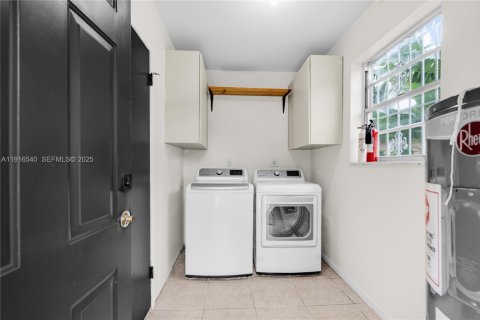 House in Miami, Florida 4 bedrooms, 113.71 sq.m. № 1990050 - photo 18