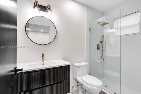 House in Miami, Florida 4 bedrooms, 113.71 sq.m. № 1990050 - photo 11