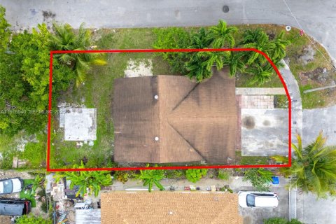 House in Miami, Florida 4 bedrooms, 113.71 sq.m. № 1990050 - photo 21