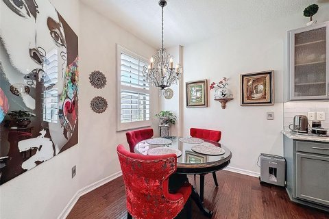 Townhouse in Palm Harbor, Florida 3 bedrooms, 209.03 sq.m. № 2114464 - photo 5