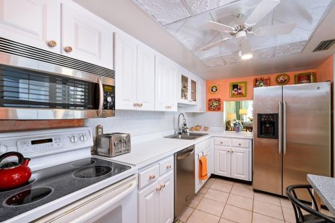 Copropriété à vendre à Sarasota, Floride: 2 chambres, 112.5 m2 № 2212745 - photo 12