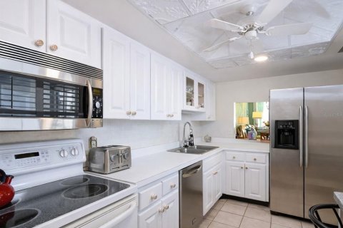Copropriété à vendre à Sarasota, Floride: 2 chambres, 112.5 m2 № 2212745 - photo 11