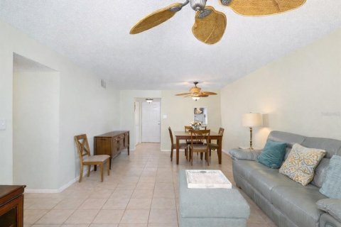 Copropriété à vendre à Sarasota, Floride: 2 chambres, 112.5 m2 № 2212745 - photo 18