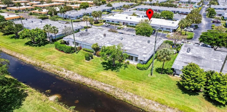 Condominio en West Palm Beach, Florida, 2 dormitorios  № 1121027