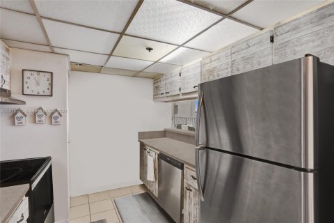 Condominio en venta en North Bay Village, Florida, 2 dormitorios, 95.69 m2 № 1753908 - foto 12