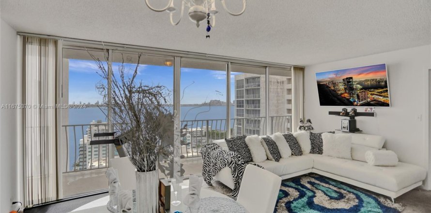Condominio en North Bay Village, Florida, 2 dormitorios  № 1753908