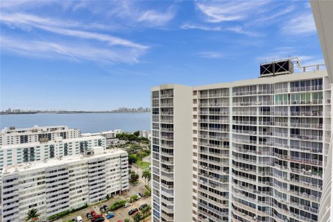 Condominio en venta en North Bay Village, Florida, 2 dormitorios, 95.69 m2 № 1753908 - foto 9