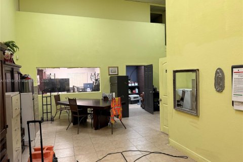 Commercial property in Miami, Florida № 2082763 - photo 6