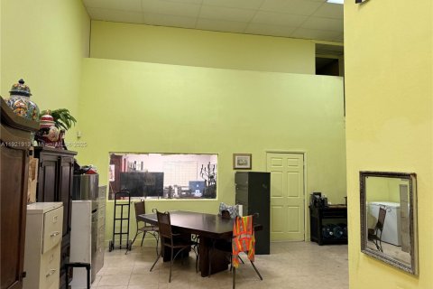 Commercial property in Miami, Florida № 2082763 - photo 8