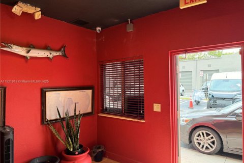 Commercial property in Miami, Florida № 2082763 - photo 5