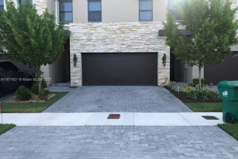 Touwnhouse à vendre à Doral, Floride: 3 chambres, 177.44 m2 № 1920112 - photo 1