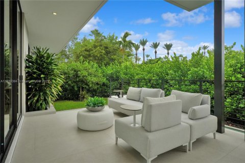House in Key Biscayne, Florida 5 bedrooms, 332.96 sq.m. № 1940989 - photo 27