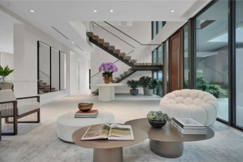 House in Key Biscayne, Florida 5 bedrooms, 332.96 sq.m. № 1940989 - photo 2