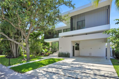 House in Key Biscayne, Florida 5 bedrooms, 332.96 sq.m. № 1940989 - photo 30