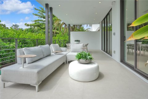 House in Key Biscayne, Florida 5 bedrooms, 332.96 sq.m. № 1940989 - photo 29