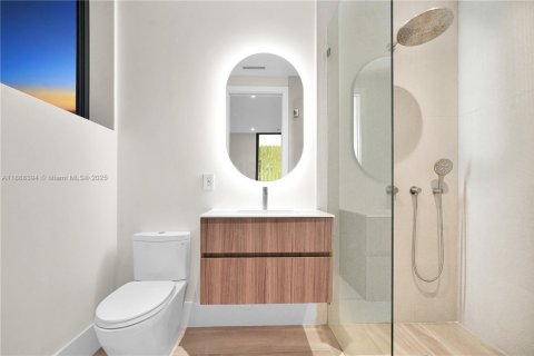 House in Key Biscayne, Florida 5 bedrooms, 332.96 sq.m. № 1940989 - photo 24